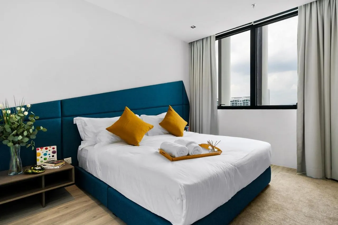 Lumi Tropicana - Golf Course, One Utama, Bounce Club Apartament Petaling Jaya 0*,  Malezja